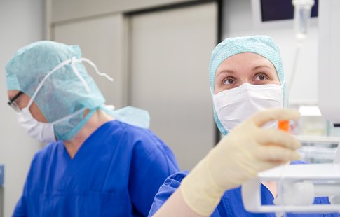 Klinik Vincentinum Anästhesiethechnische Assistentin bei der Arbeit